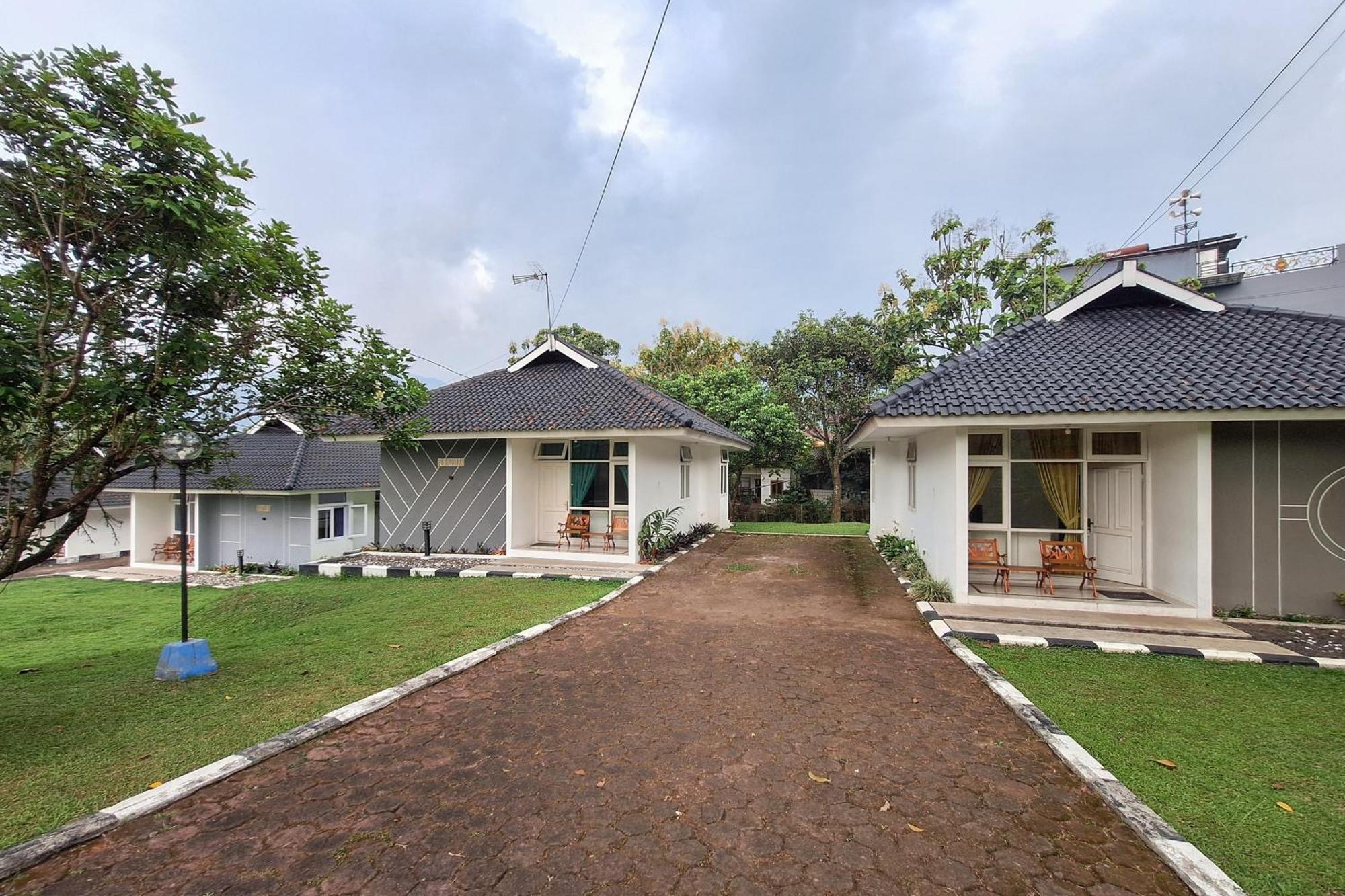 Reddoorz Resort At Tridaya Cisarua Puncak Exterior photo